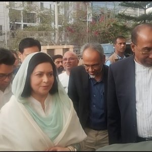 খালেদা জিয়াকে দেখতে এভারকেয়ারে জুবাইদা রহমান