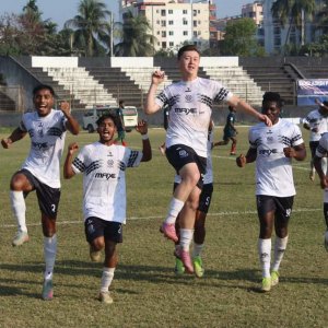 বোয়েটেংয়ের হ্যাটট্রিকে মোহামেডানের বড় জয়, আবাহনীর ড্র 