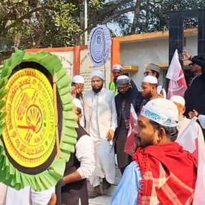 গোপালগঞ্জে শহীদ মিনারে জুতা পায়ে ইসলামী আন্দোলনের প্রার্থীসহ নেতাকর্মীরা