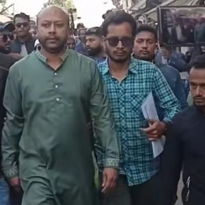 বরিশালে তোপের মুখে ব্যারিস্টার ফুয়াদ, অবাঞ্ছিত ঘোষণা