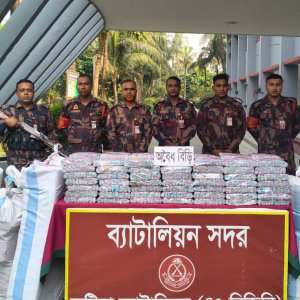 বিজিবির অভিযানে মাদক ও চোরাচালানের পণ্যসহ একজন আটক বিজিবির অভিযানে মাদক ও চোরাচালানের পণ্যসহ একজন আটক
