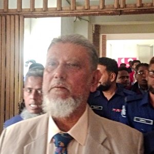 চাঁদাবাজির মামলায় কারাগারে শামসুল হক দুররানী