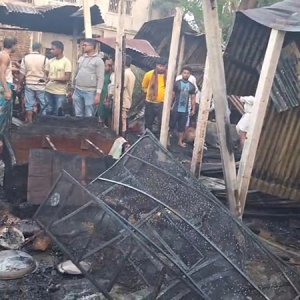 চট্টগ্রামের রাউজানে আগুনে পুড়েছে ৩ ঘর