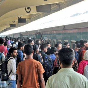 রেলে বিনা টিকিটে একদিনে প্রায় ৩ হাজার যাত্রী