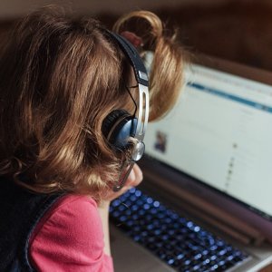 অনলাইন প্ল্যাটফর্মে ২৩ শতাংশ শিশু মারাত্মক ঝুঁকিতে: গবেষণা