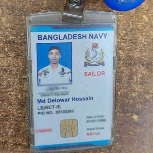 সড়কের পাশ থেকে নৌবাহিনীর সদস্যের মরদেহ উদ্ধার 