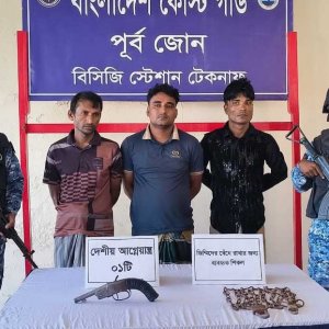 টেকনাফে ৩ মানবপাচারকারী আটক, নারী-শিশুসহ ৭ জন উদ্ধার টেকনাফে ৩ মানবপাচারকারী আটক, নারী-শিশুসহ ৭ জন উদ্ধার