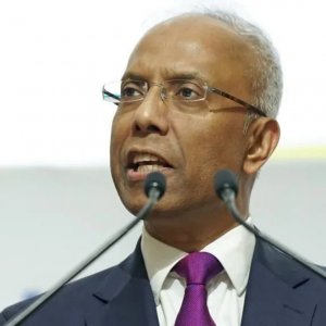 কর্তৃত্ব হারানোর ঝুঁকিতে ব্রিটেনের একমাত্র ব্রিটিশ-বাংলাদেশি মেয়র লুৎফুর রহমান