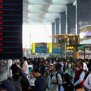 ইন্ডিগোর ব্যাপক ফ্লাইট বাতিল, ঝুঁকির মুখে ভারতের বেসামরিক বিমান পরিবহণ খাত