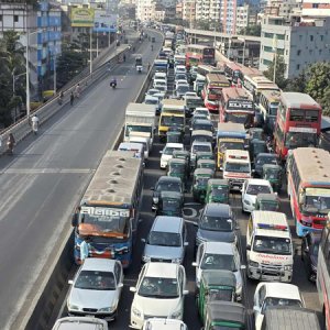 গ্যাস সংকটের প্রতিবাদে শনির আখড়ায় ৩ ঘণ্টা মহাসড়ক অবরোধ