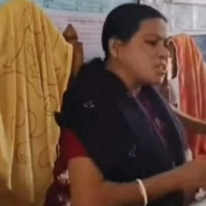 বিদ্যালয়ে অবরুদ্ধ প্রধান শিক্ষক, উদ্ধার করলেন পুলিশ ও শিক্ষা কর্মকর্তা বিদ্যালয়ে অবরুদ্ধ প্রধান শিক্ষক, উদ্ধার করলেন পুলিশ ও শিক্ষা কর্মকর্তা