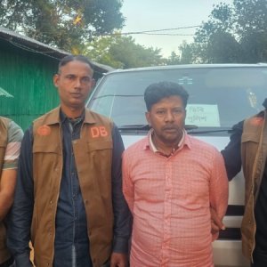 ওয়ার্কশপে অস্ত্র তৈরি, কারিগর গ্রেফতার ওয়ার্কশপে অস্ত্র তৈরি, কারিগর গ্রেফতার