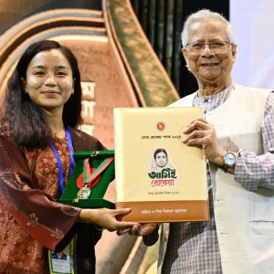 রোকেয়া পদক পেয়ে উচ্ছ্বসিত ঋতুপর্ণা 