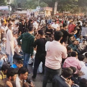 আইজিপিকে অপসারণের দাবিতে শাহবাগ অবরোধ