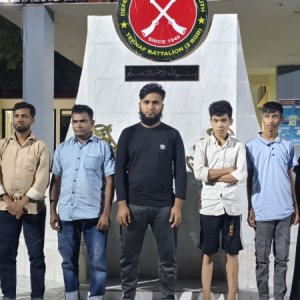 বিমানের কথা বলে সাগরপথে ট্রলারে মালয়েশিয়ায় পাচার, উদ্ধার ৭