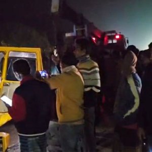 টাঙ্গাইলে কাভার্ডভ্যানের পেছনে ট্রাকের ধাক্কা, নিহত ২