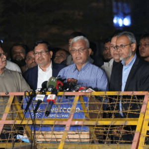 খালেদা জিয়ার শারীরিক অবস্থা অপরিবর্তিত, তবে চিকিৎসা গ্রহণ করতে পারছেন: ডা. জাহিদ