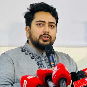 নির্বাচন সামনে রেখে বিএনপি ও জামায়াত অস্ত্রের মহড়া দিচ্ছে: নাহিদ ইসলাম