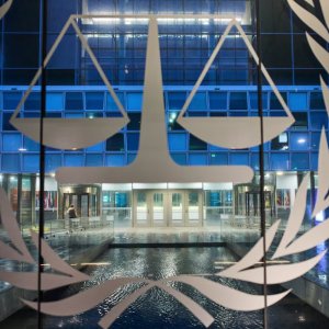 ট্রাম্পকে বিচার না করার প্রতিশ্রুতি না দিলে আইসিসির ওপর নতুন নিষেধাজ্ঞার হুমকি