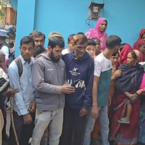 নওগাঁয় বাসচাপায় ব্যবসায়ীসহ নিহত ২