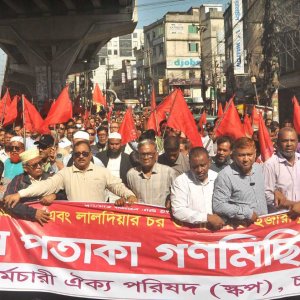 ইজারা চুক্তি বাতিলের দাবিতে চট্টগ্রাম বন্দর অভিমুখে স্কপের লাল পতাকা মিছিল