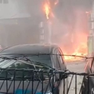 জাকার্তার অফিস ভবনে আগুন, নিহত ২২