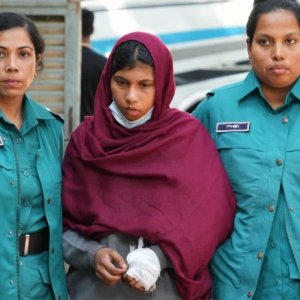 ছবি-এনআইডি না থাকার পরও যেভাবে ধরা পড়লেন আয়েশা