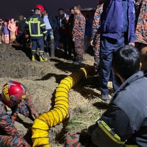 গভীর গর্তে পড়া শিশুটি এখনও উদ্ধার হয়নি, ক্যামেরা নামিয়েও দেখা যাচ্ছে না
