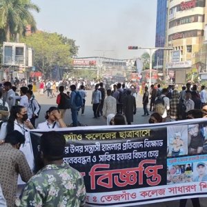 শিক্ষার্থীর মৃত্যুর জেরে ফার্মগেট অবরোধ, তীব্র যানজট