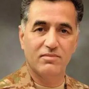 পাকিস্তানের সাবেক গুপ্তচরপ্রধান ফাইজ হামিদের ১৪ বছর কারাদণ্ড