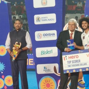 বিশ্বকাপে রেকর্ড ১৮ গোল করে ২ হাজার ডলার পুরস্কার পেলো আমিরুল