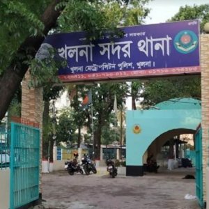 খুলনায় মধ্যরাতে নিজ ঘরে নারীকে গলা কেটে হত্যা খুলনায় মধ্যরাতে নিজ ঘরে নারীকে গলা কেটে হত্যা