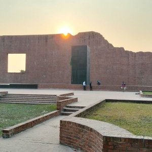 রায়েরবাজার বধ্যভূমি কেবল দিবসেই গুরুত্ব, অন্য সময় চলে ছিনতাই-গাঁজা সেবন