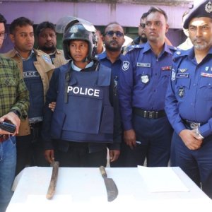 ফেলে যাওয়া স্যান্ডেলের সূত্র ধরে মুক্তিযোদ্ধা দম্পতির হত্যাকারী গ্রেফতার ফেলে যাওয়া স্যান্ডেলের সূত্র ধরে মুক্তিযোদ্ধা দম্পতির হত্যাকারী গ্রেফতার