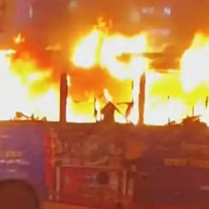 বাড্ডায় চলন্ত বাসে আগুন