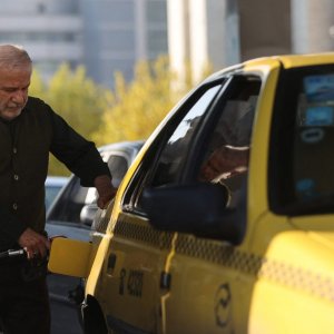 জ্বালানির দাম বাড়ালো ইরান