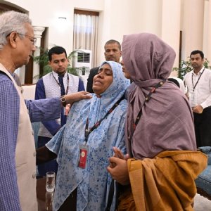 প্রধান উপদেষ্টার সঙ্গে ওসমান হাদির পরিবারের সাক্ষাৎ