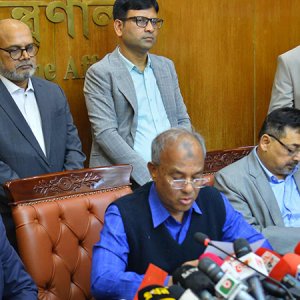 হাদির ওপর হামলাকারীদের ধরিয়ে দিতে ৫০ লাখ টাকা পুরস্কার ঘোষণা