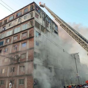 কেরানীগঞ্জের জমেলা টাওয়ারে ভয়াবহ আগুন, নিয়ন্ত্রণে ১২ ইউনিট
