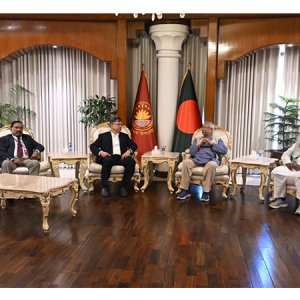 ষড়যন্ত্রকারীরা প্রশিক্ষিত শুটার নিয়ে মাঠে নেমেছে,  তিন দলকে প্রধান উপদেষ্টা