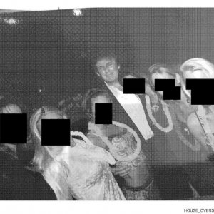 এপস্টেইন কেলেঙ্কারির নতুন প্রকাশিত ছবিতে আছেন ট্রাম্প