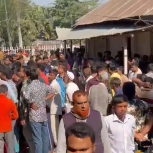 নৈশপ্রহরীকে হত্যা করে ‘৩৪ লাখ টাকা লুট’ নৈশপ্রহরীকে হত্যা করে ‘৩৪ লাখ টাকা লুট’