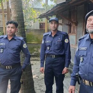 ওসমান হাদির গ্রামের বাড়িতে নিরাপত্তা জোরদার ওসমান হাদির গ্রামের বাড়িতে নিরাপত্তা জোরদার