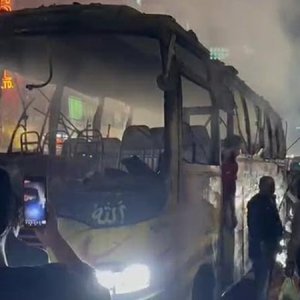 বাড্ডায় যাত্রীবাহী বাসে আগুন