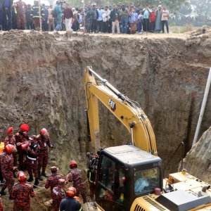 গর্তে পড়ে শিশুর মৃত্যু: বিভাগের সব জেলার গভীর নলকূপের তথ্য চেয়েছে প্রশাসন গর্তে পড়ে শিশুর মৃত্যু: বিভাগের সব জেলার গভীর নলকূপের তথ্য চেয়েছে প্রশাসন