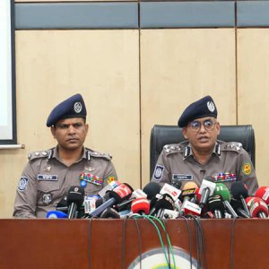 হাদিকে গুলি: আটক ২ জন মানবপাচার চক্রের সদস্য