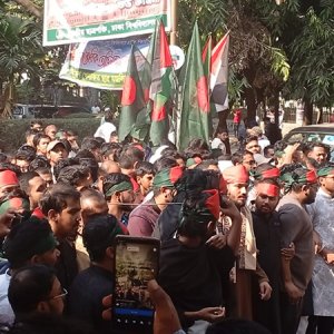 ডাকসুর স্বরাষ্ট্র উপদেষ্টার কার্যালয় ঘেরাও কর্মসূচি শুরু