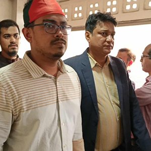 ঘেরাওয়ের পর স্বরাষ্ট্র উপদেষ্টার সঙ্গে বৈঠকে ডাকসু নেতারা