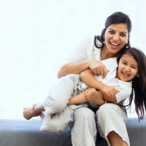 সন্তান সামলানোর ৫টি সহজ উপায়