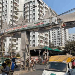 তফসিলের ৪৮ ঘণ্টার মধ্যে প্রচার সামগ্রী সরানোর নির্দেশ ইসির, তবু শহরজুড়ে পোস্টার